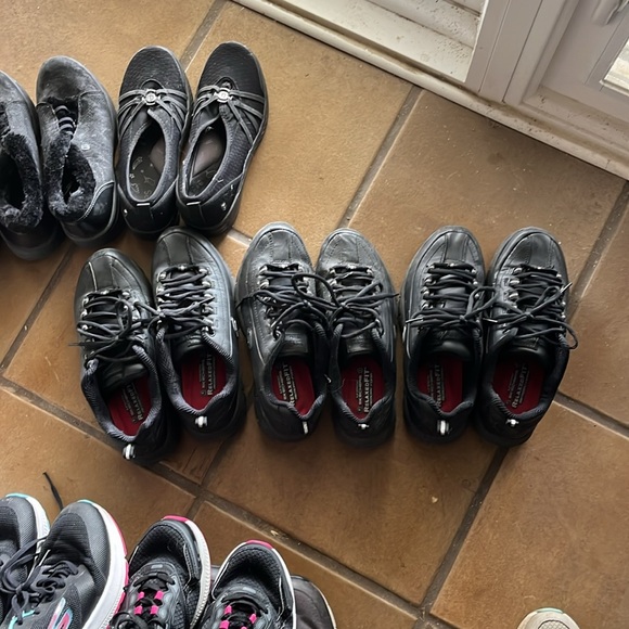 11 pairs of black assorted work and casual used but not abused women’s shoes - Picture 4 of 9